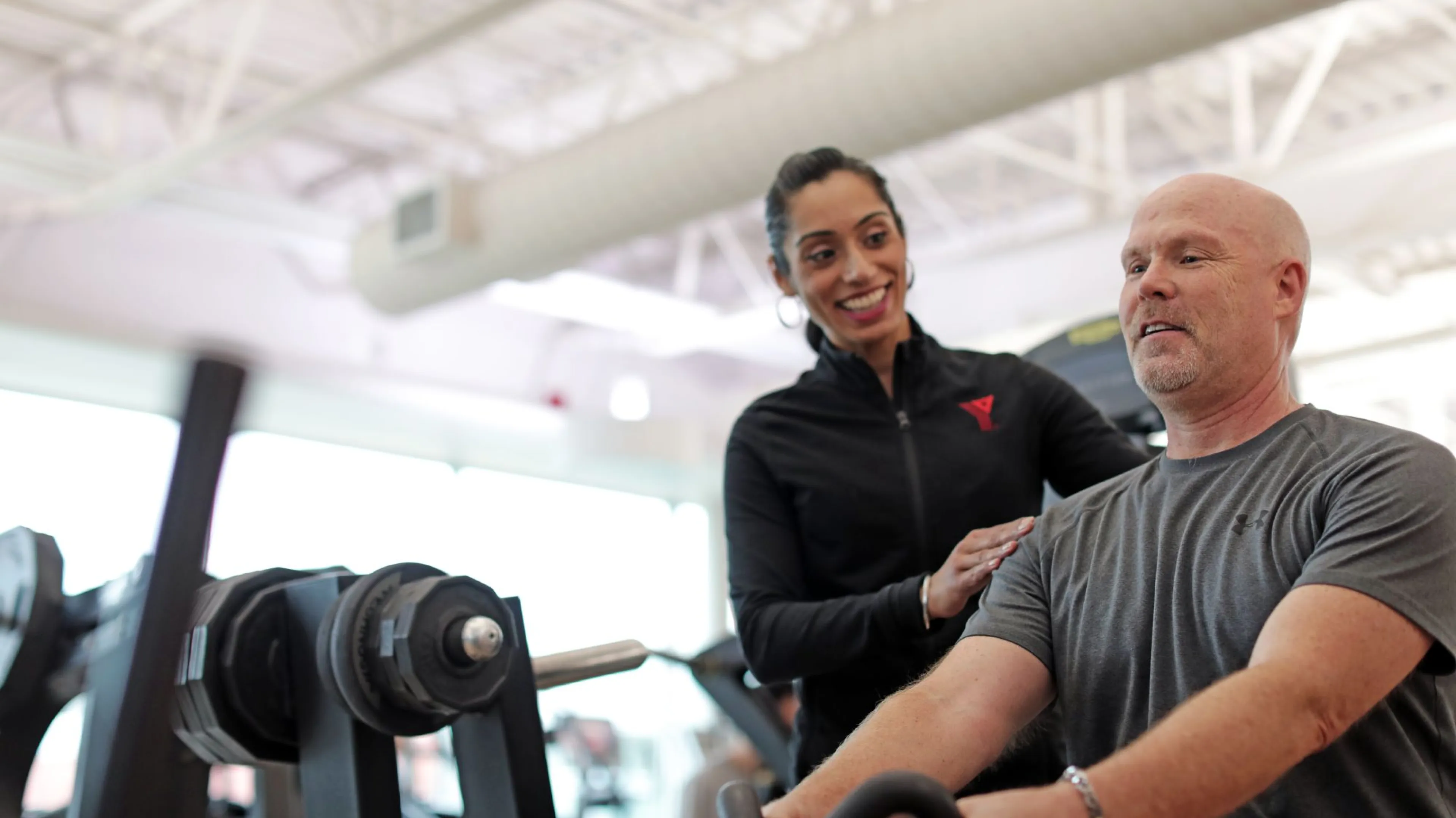 Man working out with Y personal trainer
