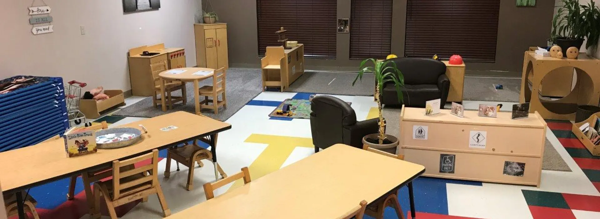 Cornerview Main room 1